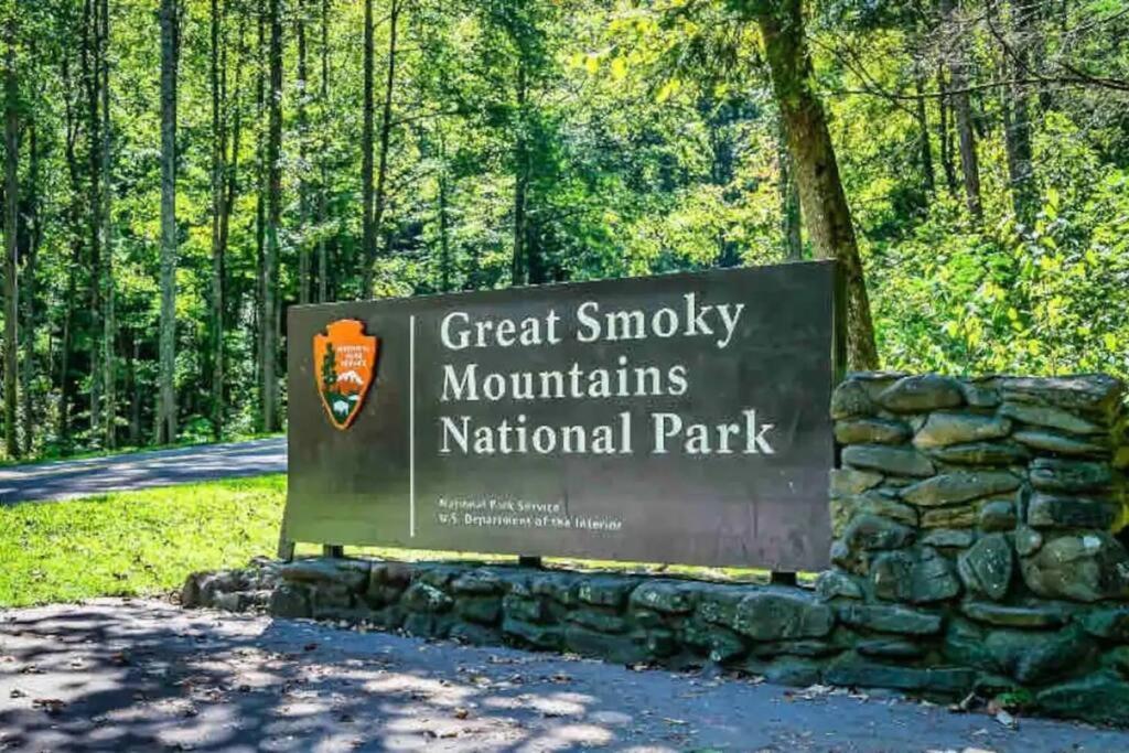 2-Bedroom Cabin With 2 Master Suites, Loft, Half-Bath And Hot Tub In A Serene Resort Setting Sevierville Esterno foto
