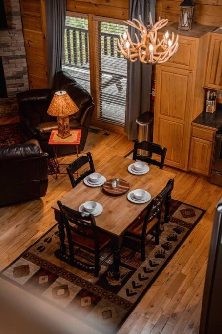 2-Bedroom Cabin With 2 Master Suites, Loft, Half-Bath And Hot Tub In A Serene Resort Setting Sevierville Esterno foto