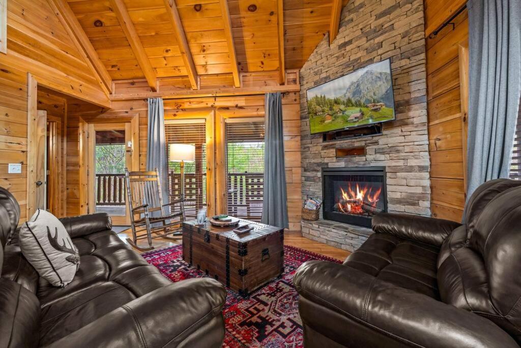 2-Bedroom Cabin With 2 Master Suites, Loft, Half-Bath And Hot Tub In A Serene Resort Setting Sevierville Esterno foto