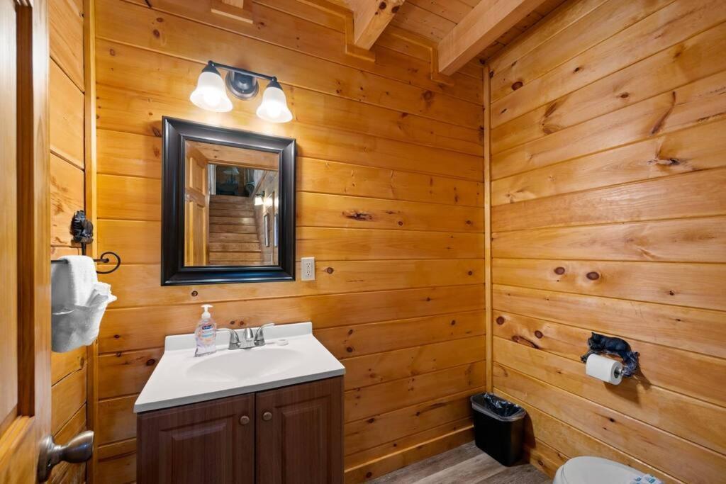 2-Bedroom Cabin With 2 Master Suites, Loft, Half-Bath And Hot Tub In A Serene Resort Setting Sevierville Esterno foto