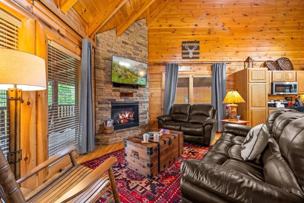 2-Bedroom Cabin With 2 Master Suites, Loft, Half-Bath And Hot Tub In A Serene Resort Setting Sevierville Esterno foto