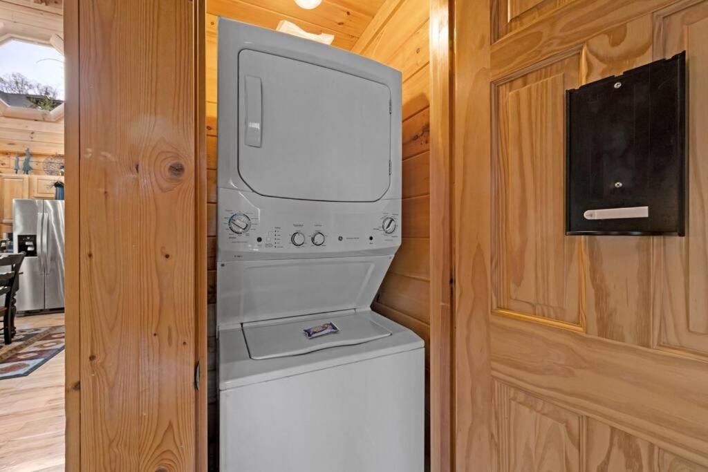 2-Bedroom Cabin With 2 Master Suites, Loft, Half-Bath And Hot Tub In A Serene Resort Setting Sevierville Esterno foto